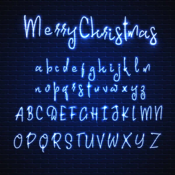 Latince neon yazı tipi mutlu Noeller. Parlayan alfabesi, elektrik standı, bir tuğla duvar arka plan, kaligrafi Abc..