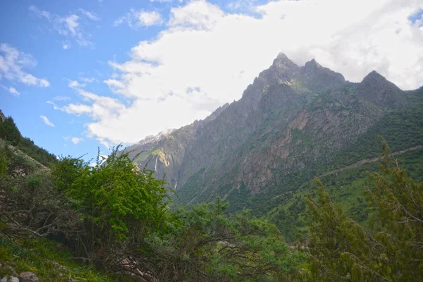 Dağlarda güzel manzara — Stok fotoğraf