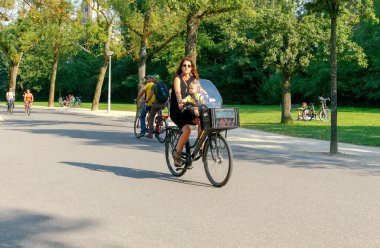 Amsterdam. Belediye Parkı Vondelpark.