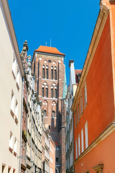 Gdańsk. Starej średniowiecznej ulicy z kolorowe fasady. — Zdjęcie stockowe