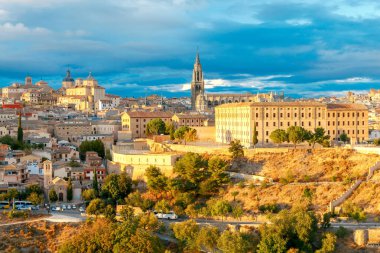 Toledo. Şehrin havadan görünümü.