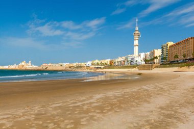 Cadiz. Şehir kumlu plaj.