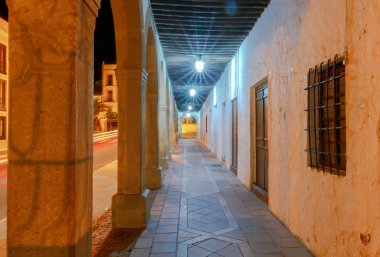 Ronda. Köy geceleri sokak.