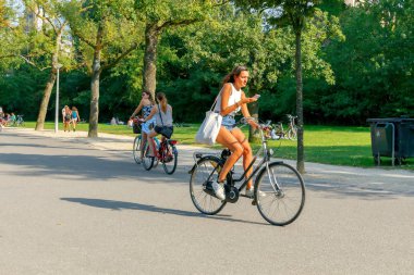 Amsterdam. Belediye Parkı Vondelpark.