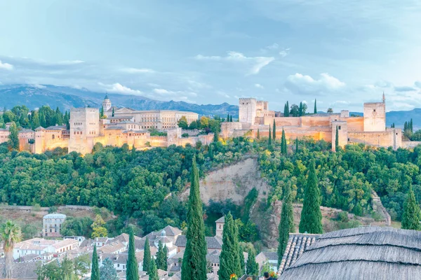 Granada. Complejo Fortaleza y Palacio Alhambra . — Foto de Stock