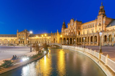 Seville. İspanyolca kare ya da Plaza de Espana.