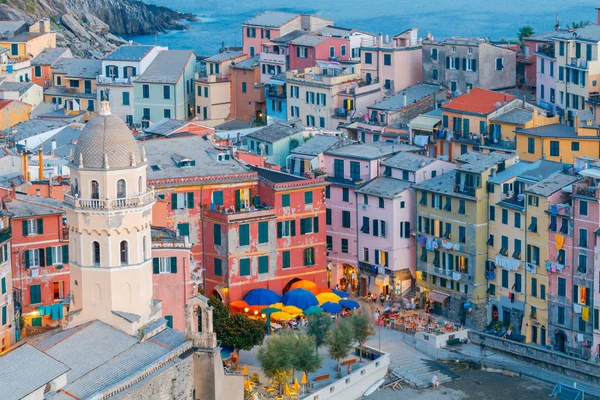 Vernazza. Antiga aldeia italiana na costa do Mediterrâneo . — Fotografia de Stock