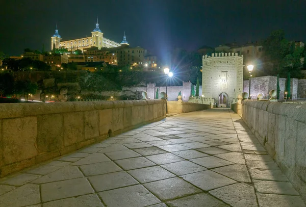 Toledo. Geceleri Alcantara Köprüsü.