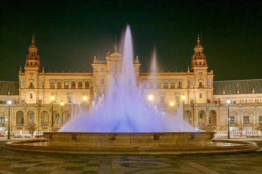 Seville. İspanyolca kare ya da Plaza de Espana.