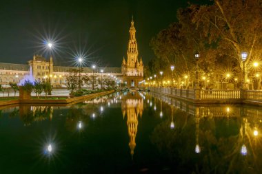 Seville. İspanyolca kare ya da Plaza de Espana.