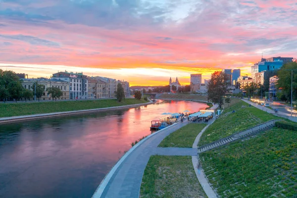 Vilnius. De rivier Vilia. — Stockfoto