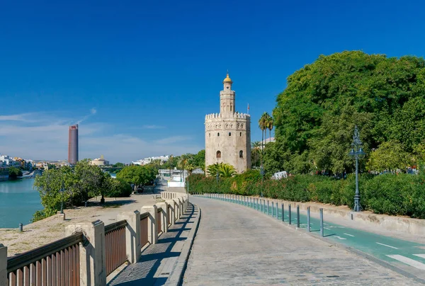 Sevilla. Golden Tower. — Zdjęcie stockowe