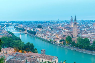 Verona. Şehrin havadan görünümü.