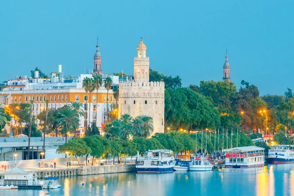 Sevilla. Golden Tower, gece. — Stok fotoğraf