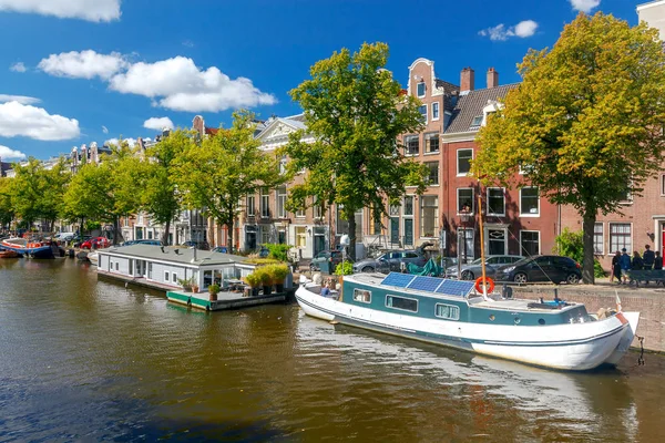 Amsterdam. Stare Miasto kanał. — Zdjęcie stockowe