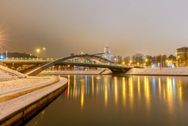 Vilnius. Neris Nehri köprüden Mindaugas taç.