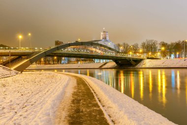 Vilnius. Neris Nehri köprüden Mindaugas taç.