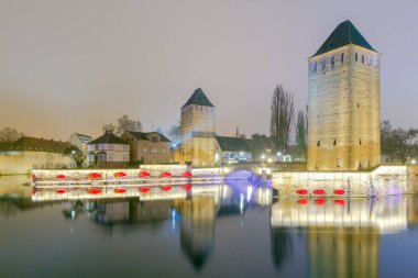 Strasbourg. Quay içinde çeyrek Petite France.