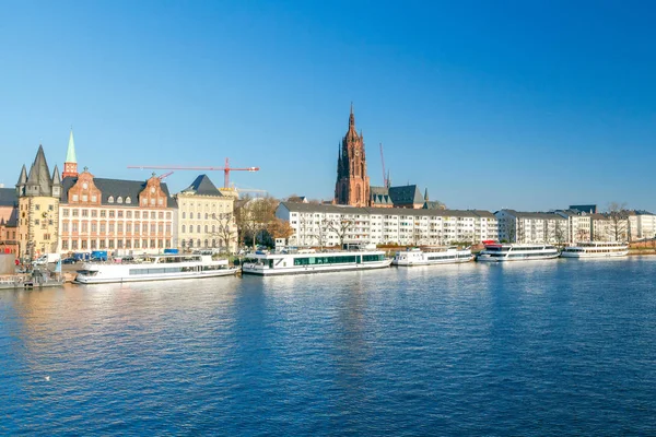 Frankfurt. Şehrin ortasından görüntülemek.