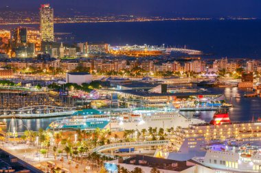 Barcelona. Liman gece.