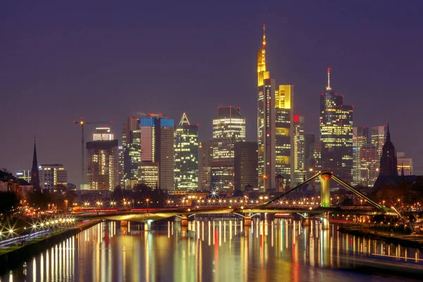 Frankfurt. Wolkenkratzer des städtischen Geschäftszentrums. — Stockfoto