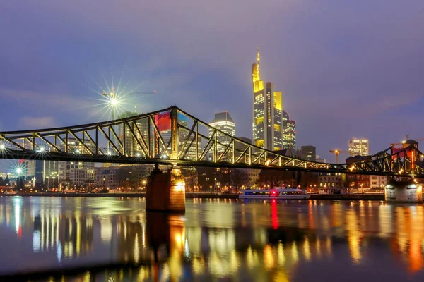 Frankfurt. Wolkenkratzer des städtischen Geschäftszentrums. — Stockfoto