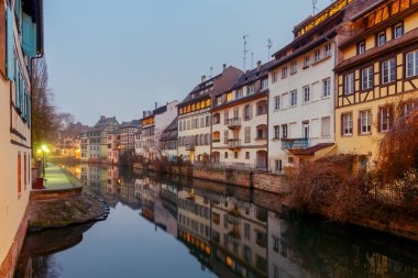 Strasbourg. Eski şehrin Petite France bölgesi.