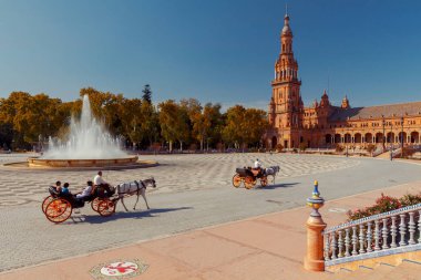 Seville. İspanyolca kare ya da Plaza de Espana.