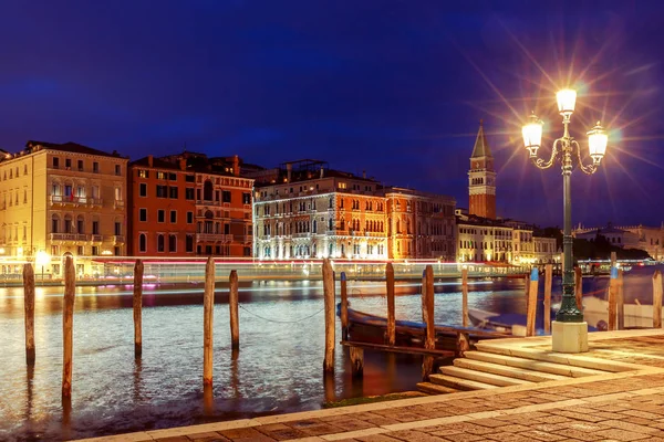 The central promenade of Venice at night. — Stock Photo, Image