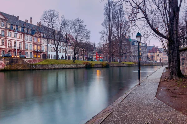 Strasbourg. Quay St. Thomas. — Stock Photo, Image