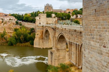 Toledo. Alcantara Köprüsü.