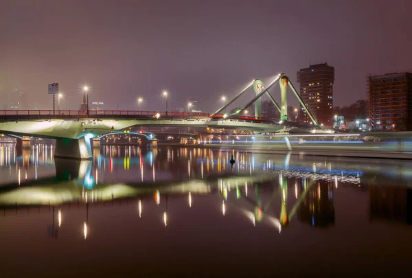 Frankfurt am Main. Közúti híd Flesserbryukke. — Stock Fotó