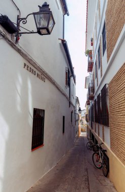 Cordoba. Eski dar şehir sokak.