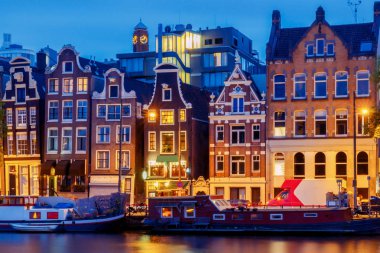 Amsterdam. Şehir kanal şafak.