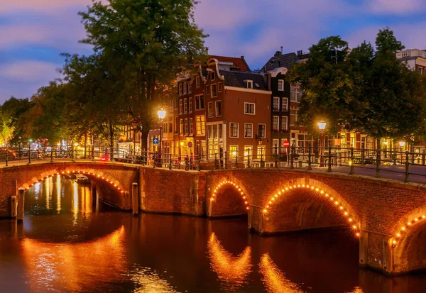 Amsterdam. Staden kanalen i gryningen. — Stockfoto