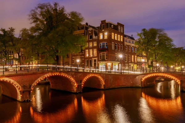 Amsterdam. Şehir kanal şafak. — Stok fotoğraf