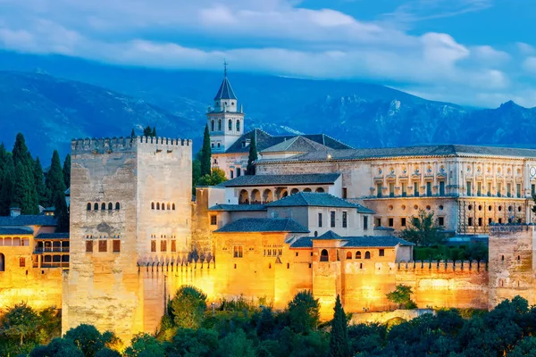 Granada. Pevnosti a paláce komplexu Alhambra. — Stock fotografie