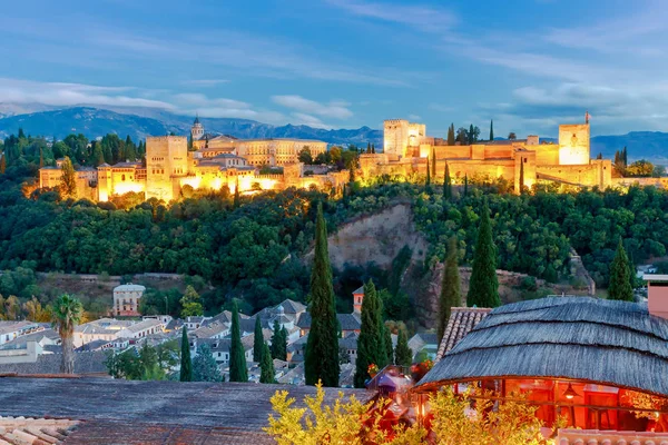 Granada. Complejo Fortaleza y Palacio Alhambra . — Foto de Stock
