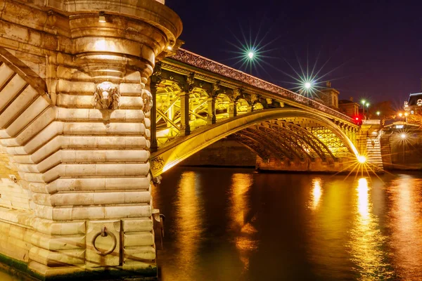 Párizs. Az új híd éjszakai. — Stock Fotó