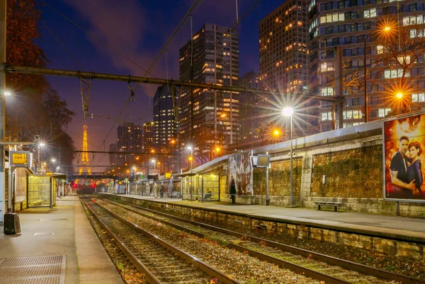 パリ。市内中心部の地下鉄駅. — ストック写真