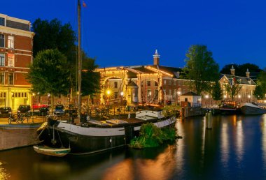 Amsterdam. Şehir kanal şafak.