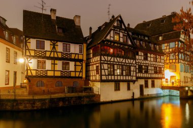 Strasbourg. Eski şehrin Petite France bölgesi.