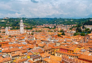 Verona. Şehrin havadan görünümü.