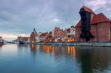 Gdansk. Geceleri Orta dolgu.