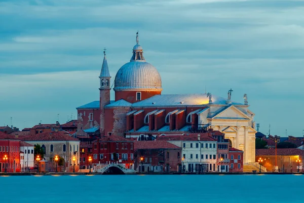 Venice. Basilica of Santa Maria della Salute at night. — Stock Photo, Image