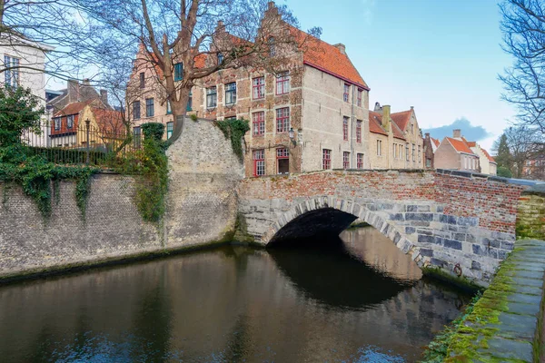 Bruges. Şehrin tarihi merkezine. — Stok fotoğraf