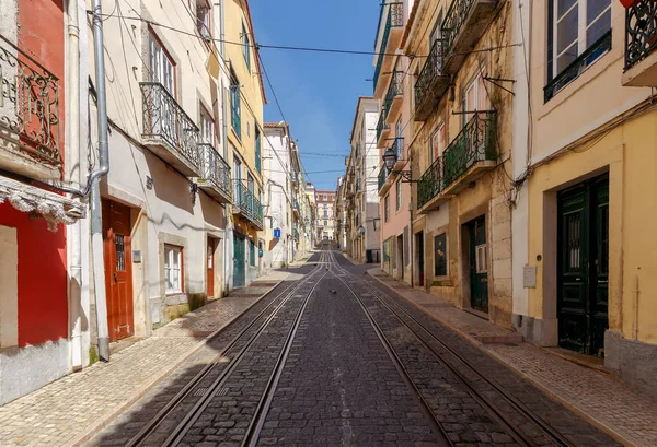 Lisszabon. Régi utcán. — Stock Fotó