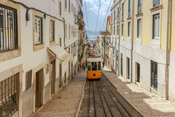 Lisboa. Tranvía viejo . — Foto de Stock