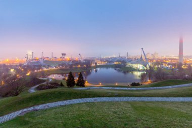 Münih. Akşam Olympic Park.