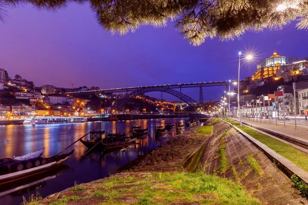 Порту. Мост Дона Луиса ночью . — стоковое фото